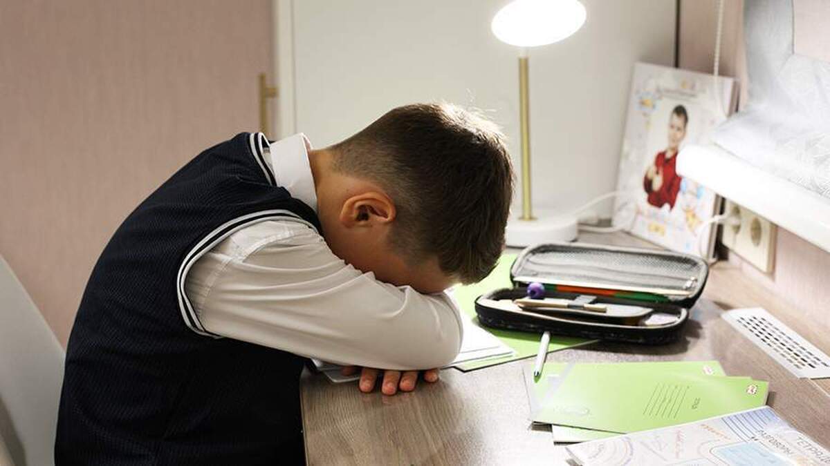 یک پزشک درباره خطرات خستگی مزمن در دانش‌آموزان هشدار داد.