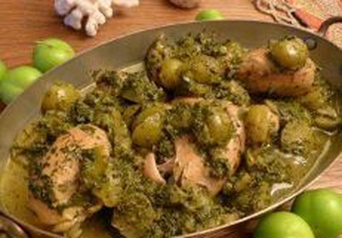 با روشی متفاوت خورشت گوجه سبز کرمانی را آماده کنید