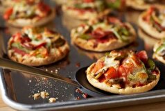 لقمه پیتزایی با مرغ و سبزیجات؛ خوشمزه و جدید برای میان وعده‌ها