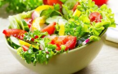 بهترین زمان خوردن سالاد قبل از غذاست یا بعد از غذا؟
