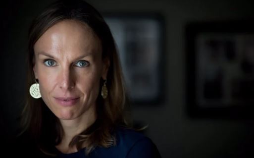 زنان در دوران پیش از قاعدگی (PMS) دچار چه تغییر و تحولاتی میشوند؟ زنان در دوران پیش از قاعدگی (PMS) دچار چه تغییر و تحولاتی میشوند؟