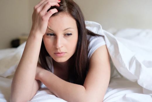 زنان در دوران پیش از قاعدگی (PMS) دچار چه تغییر و تحولاتی میشوند؟ زنان در دوران پیش از قاعدگی (PMS) دچار چه تغییر و تحولاتی میشوند؟