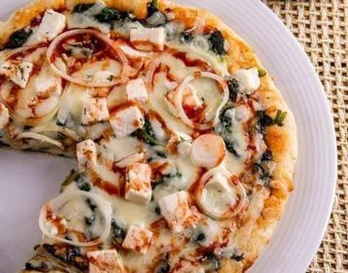 برای شام این پیتزای سالم و رژیمی اسفناج و پنیر را درست کنید