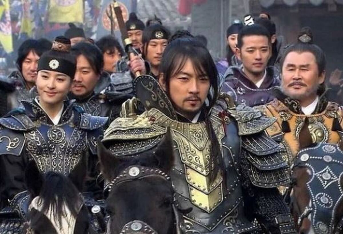 «جومونگ» تفنگ به دست شد+عکس