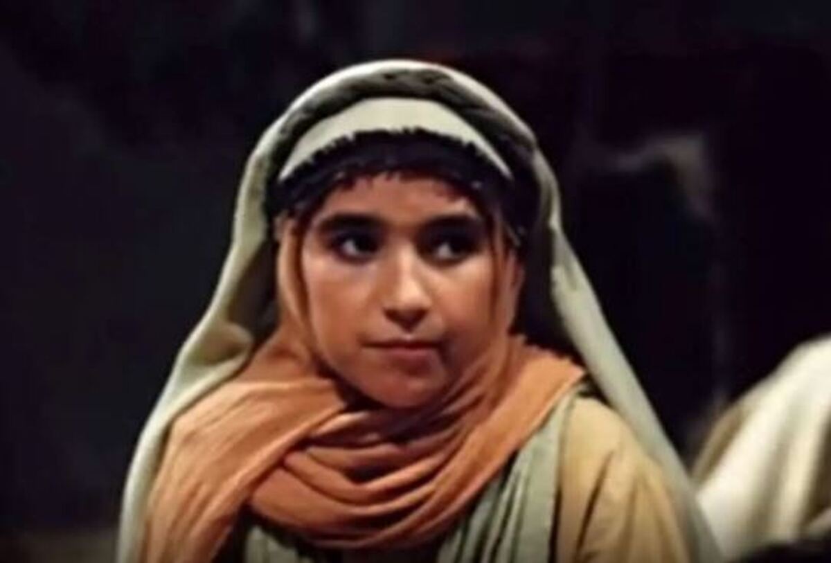 ژست مثلا حواسم نیست «دینه، خواهر یوزارسیف» در کنار برج ایفل! +عکس