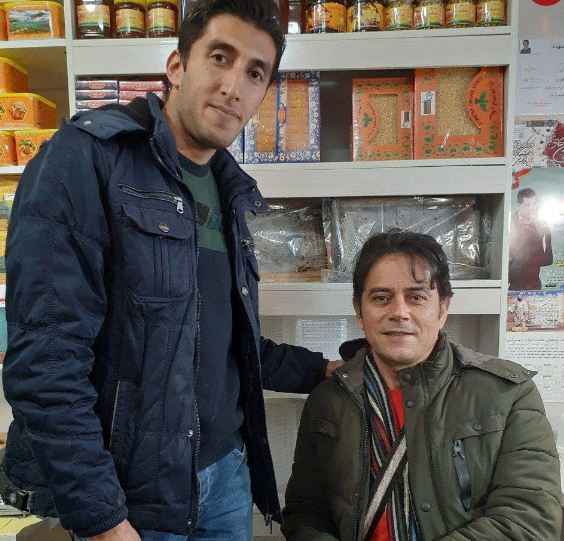 «آخناتون» سریال یوسف پیامبر در یک عسل فروشی در اردبیل؛ سال ۹۸ «آخناتون» سریال یوسف پیامبر در یک عسل فروشی در اردبیل؛ سال ۹۸