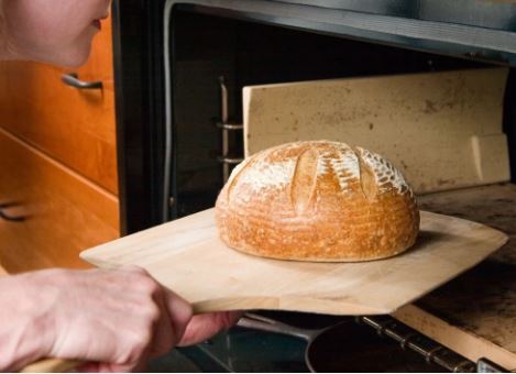 چگونه از خشک شدن نان در فر جلوگیری کنیم؟ چگونه از خشک شدن نان در فر جلوگیری کنیم؟