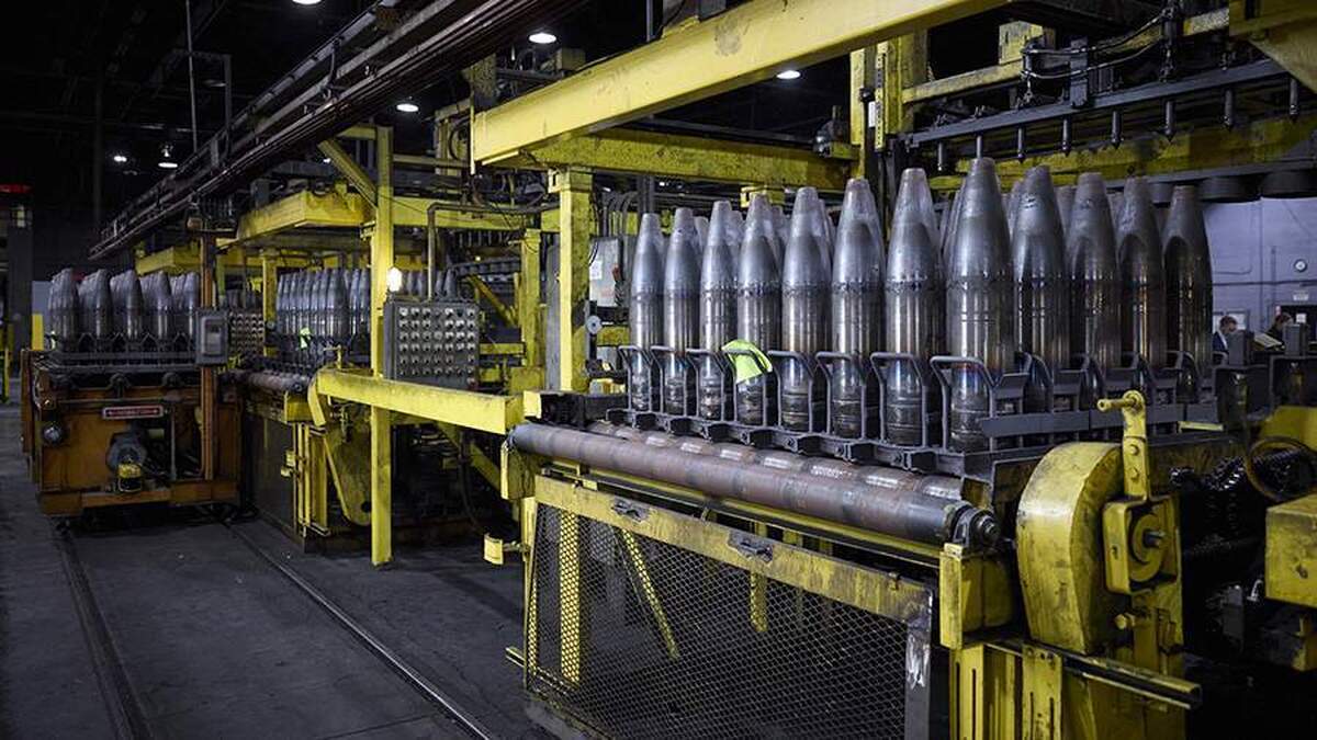 ویتاکر از طرحهایی برای فروش ۲ میلیارد دلار سلاح به اروپا برای کمک به اوکراین خبر داد.