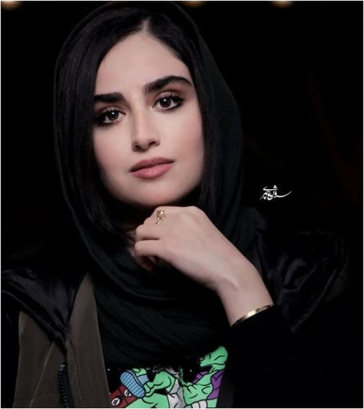 وقتی می‌خای ثابت کنی گوشی آیفون داری /عکاسی با کیفیت از ماه توسط هانیه غلامی