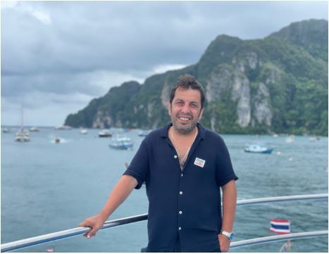 نگاهی به چشم انداز زیبای عکس عباس جمشیدی فر در سفر خارجش/ کوهستان، قایق، دریا