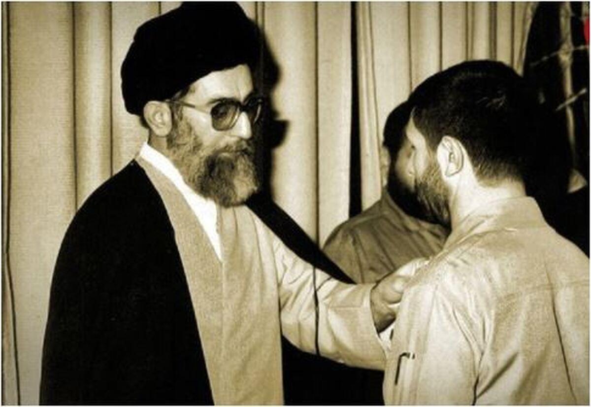 عکس کمتر دیده شده از رهبر معظم انقلاب و شهید شیرازی