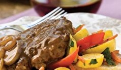 شام پولداری یعنی استیک هامبورگ با سس قارچ