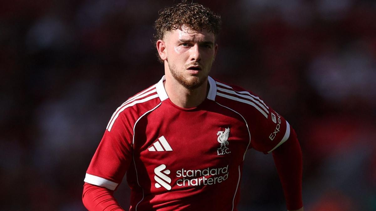 هاروی الیوت خسته می‌شود و به فکر تغییر منظره می‌افتد