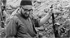 عکسی دیده نشده ازحضور صادق خلخالی در خط مقدم جنگ