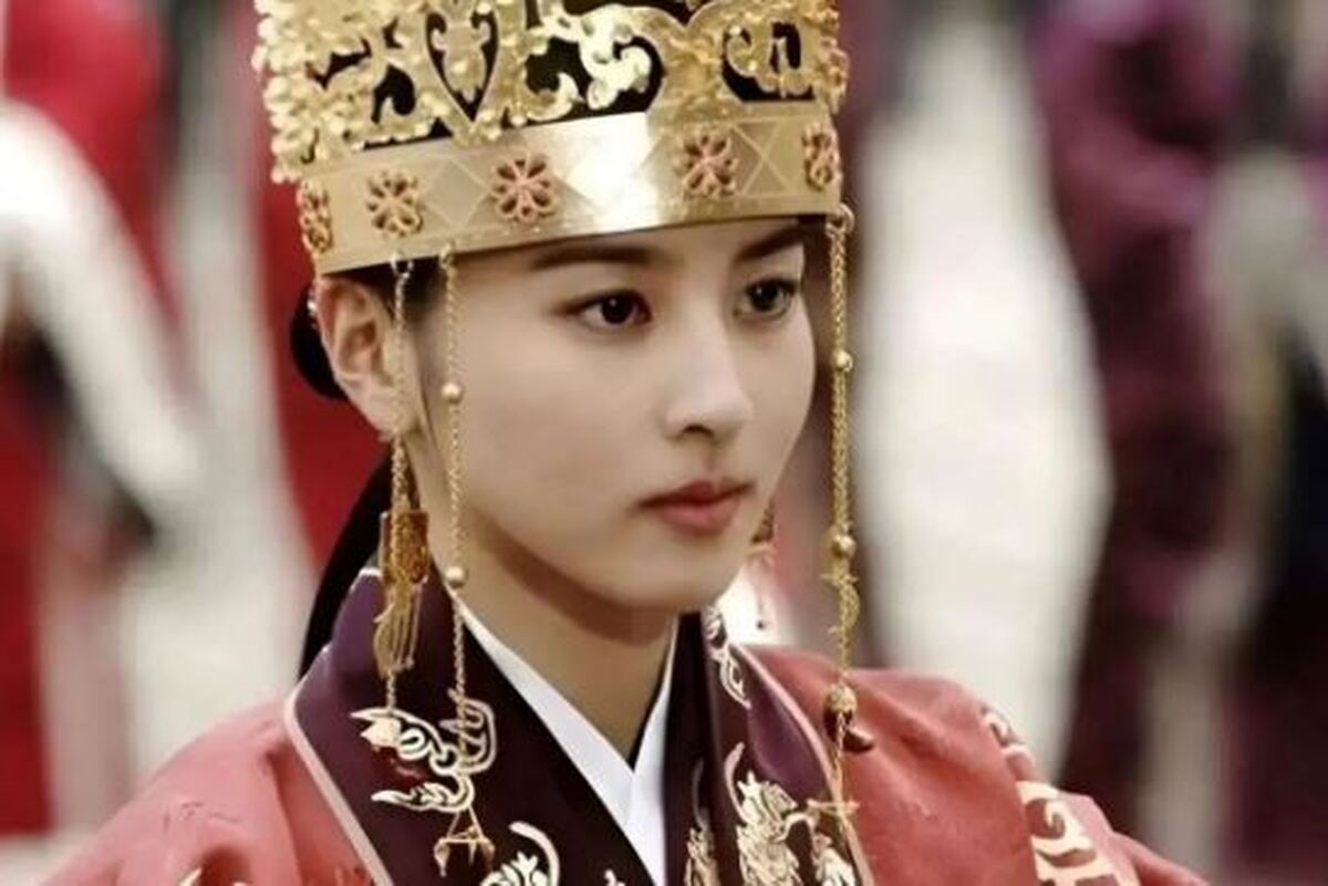 بانو سوسانو «رئیس افتخاری اداره مالیات» شد+عکس