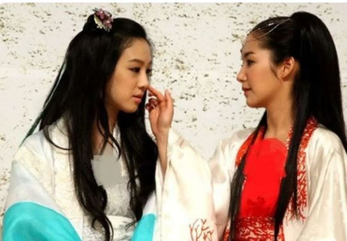 عکس پربازدید بازیگران نقش‌های جامیونگ، لاهی و می‌سول‌سو در لباس‌های محلی