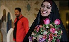 لباس عروس الهام چرخنده و چند رشته از موهاش که دیده می‌شه/البته مصنوعیه