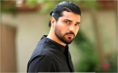 سینا مهرادبه علت مشغله زیاد از جشن هالووین عقب نماند