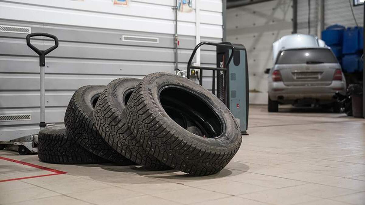 یک کارشناس درباره ظهور لاستیک‌های تقلبی از چین هشدار داد.