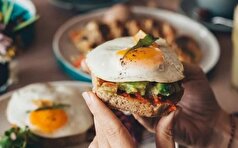 بهترین زمان صبحانه خوردن و تاثیر آن بر سلامت