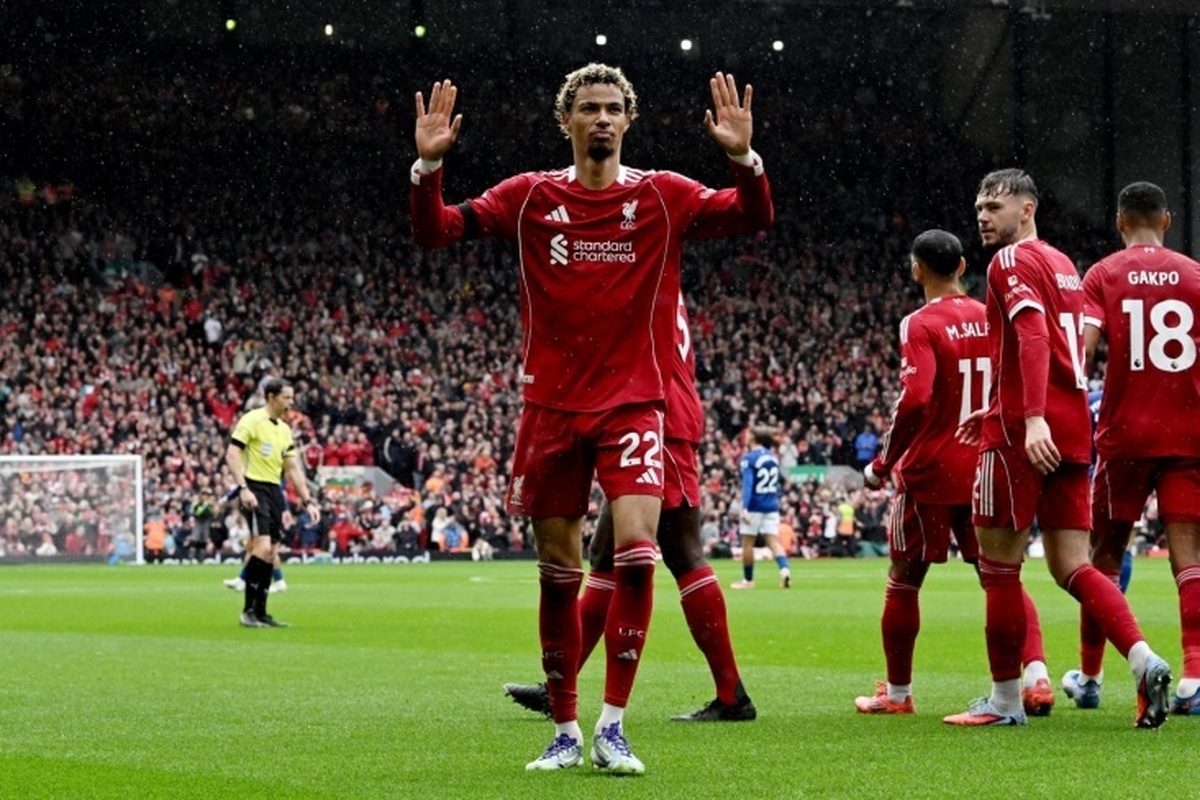 اکیتیکه، مهاجم لیورپول، به عنوان بهترین مهاجم تاریخ را انتخاب کرد