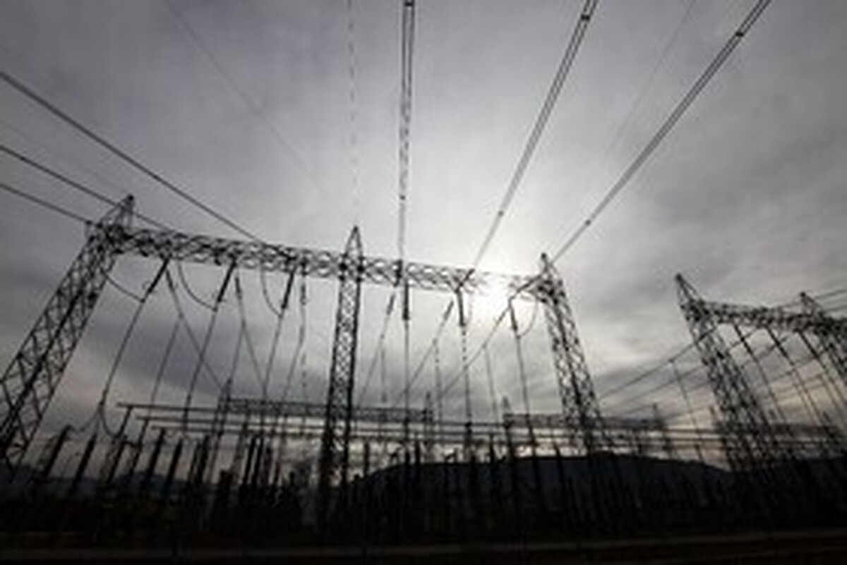 حسینی: صنایع به تعهدات خود در تامین برق عمل نکرده‌اند