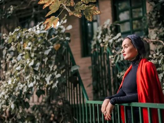 نگاه نیلوفر پارسا خیره به دور دستها در یک عکس خاص با حال و هوای پاییزی! نگاه نیلوفر پارسا خیره به دور دستها در یک عکس خاص با حال و هوای پاییزی!