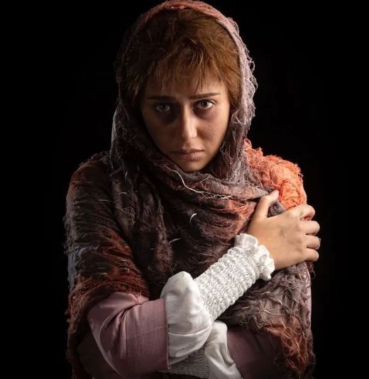 عکس دیده نشده از پریناز ایزدیار با چهره‌ای ژولیده و کثیف!