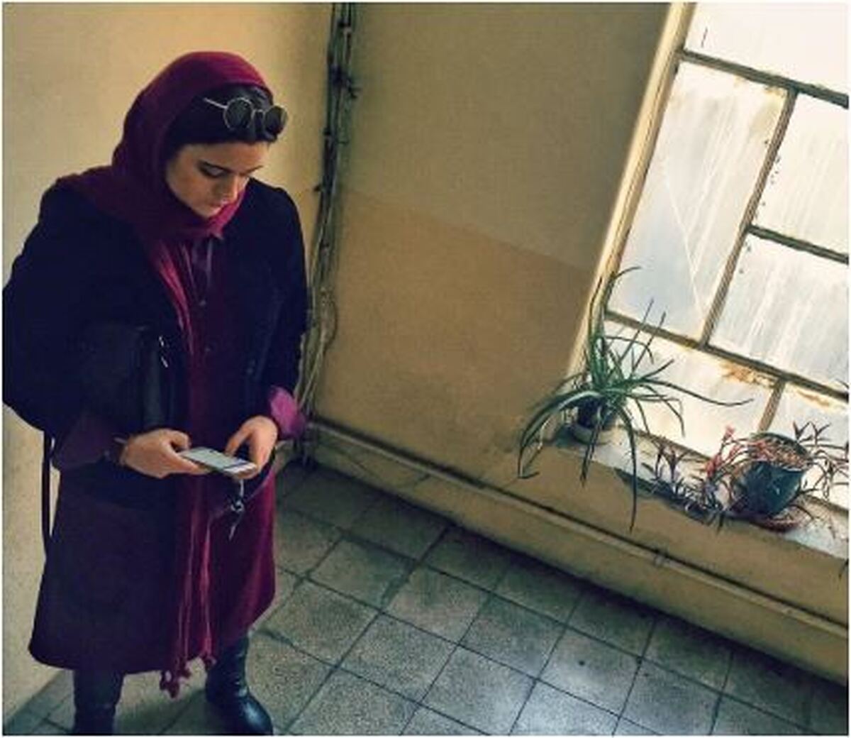 اتاق یک هنرمند فرهیخته و هنری به نام فاطیما بهارمست /هر گوشش یه کتاب افتاده