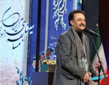 خوشحالی عجیب مصطفی زمانی بعد از دریافت سیمرغ بهترین بازیگر نقش اول +عکس خوشحالی عجیب مصطفی زمانی بعد از دریافت سیمرغ بهترین بازیگر نقش اول +عکس