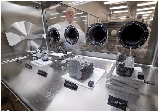 ادعای جعلی بودن فرود انسان بر ماه از سوی کیم کارداشیان و ۳ دلیل انکارنشدنی برای رد آن ادعای جعلی بودن فرود انسان بر ماه از سوی کیم کارداشیان و ۳ دلیل انکارنشدنی برای رد آن