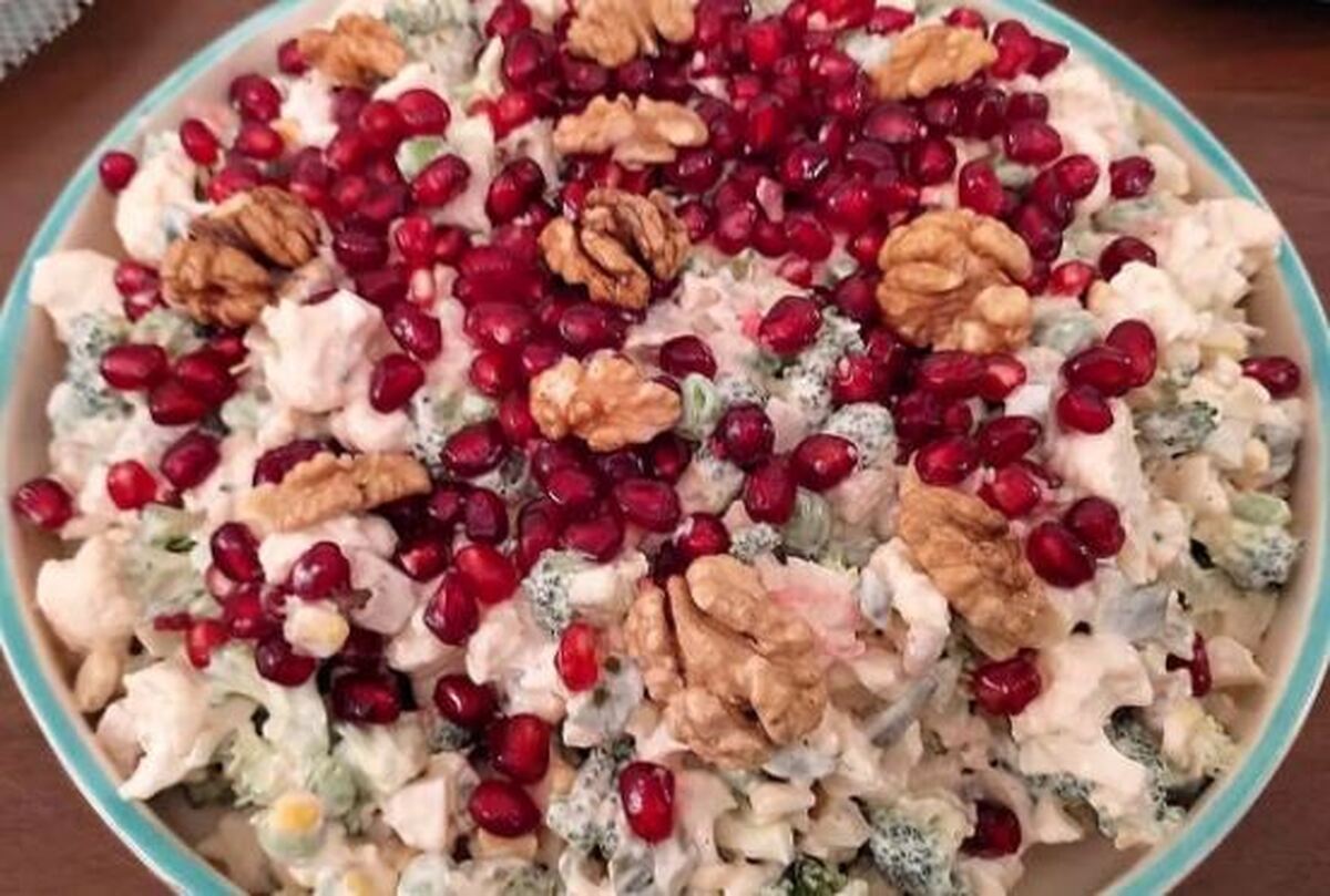 رسپی یک سالاد پاییزی با سس گردو و آب انار که پایه ثابت مهمونی هاتون میشه!