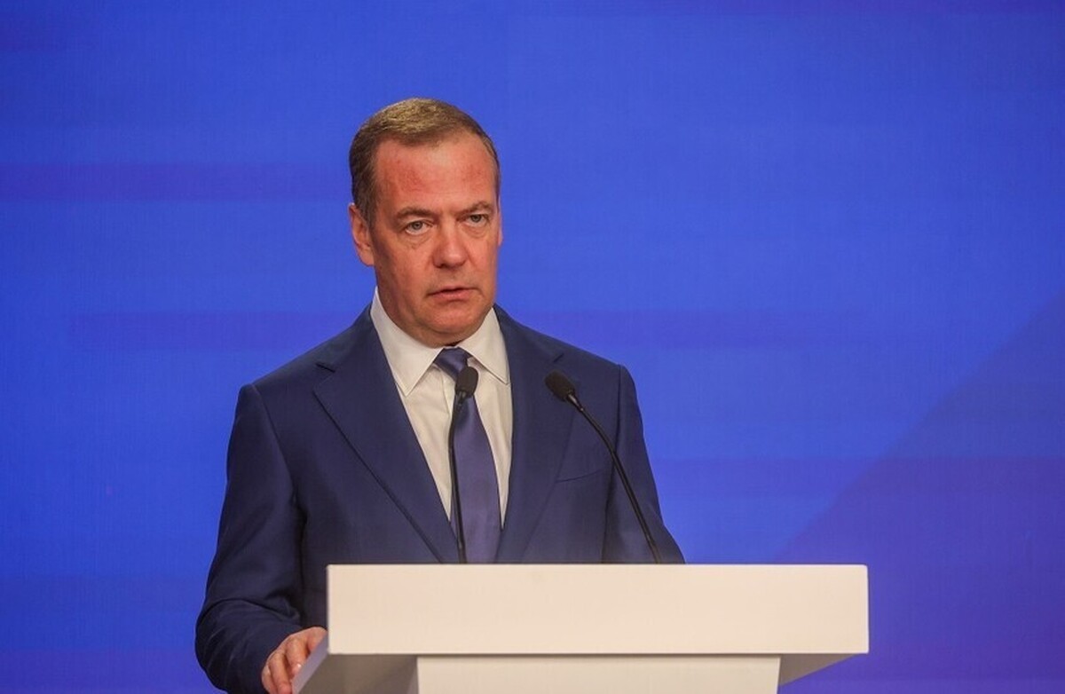 مدودف: غرب ۵۰۰ میلیارد یورو به اوکراین فرستاد و حکومت کی‌یف مقدار زیادی از آن را دزدید