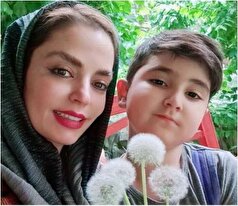 نگاه تسلیمانه پسر سپیده خداوردی در برابر اسرار مادرش به عکس/اول عکس بعد غذا