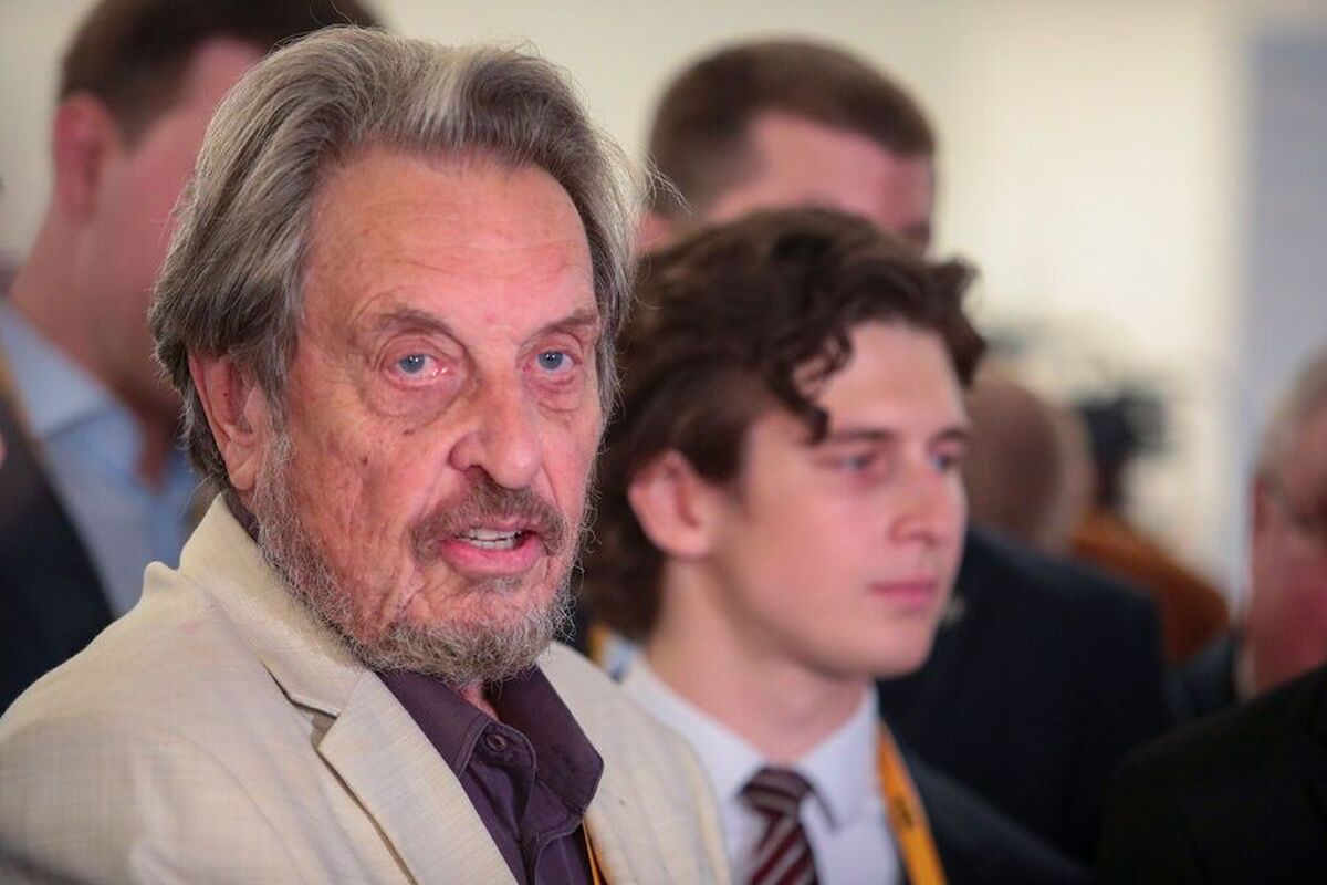 پدر ماسک مسکو را با پایتخت‌های غربی مقایسه کرد