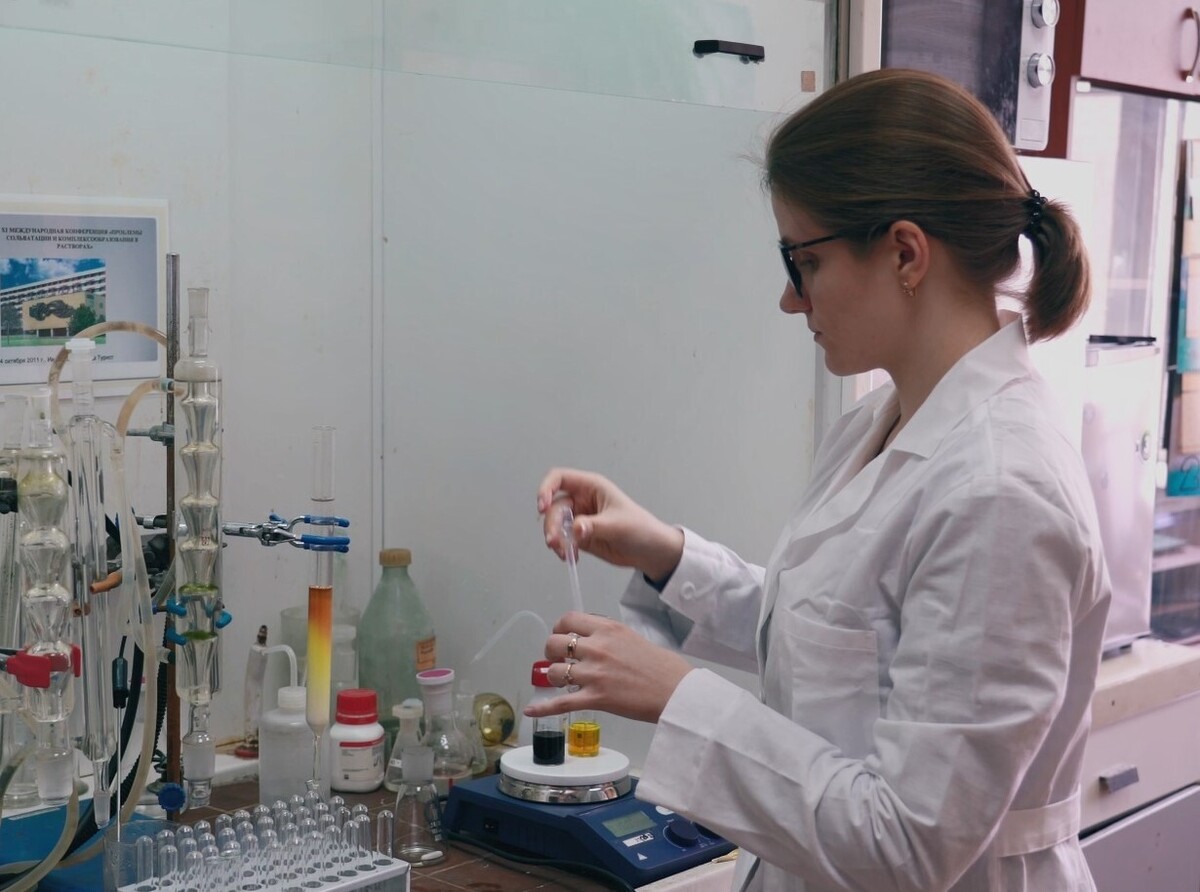 دو برابر روشن‌تر: مولکول رنگ هیبریدی چرخان، تشخیص بیماری‌های خونی را ساده‌تر می‌کند