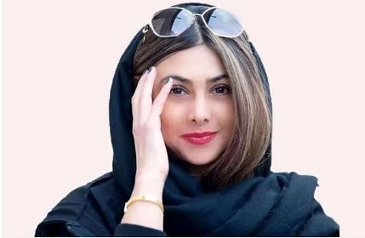 استایل کاریزماتیک آزاده صمدی با کت و شلوار طوسی