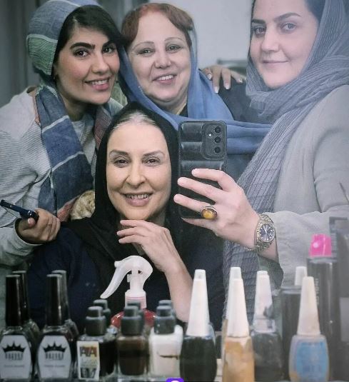 چهره بی آرایش بهنوش بختیاری و مرجانه گلچین در پشت صحنه بامداد خمار+عکس چهره بی آرایش بهنوش بختیاری و مرجانه گلچین در پشت صحنه بامداد خمار+عکس