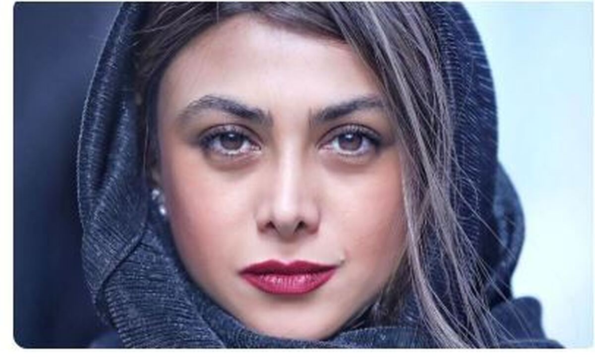 طریقه نشستن آزاده صمدی، مسلط و موقر+عکس