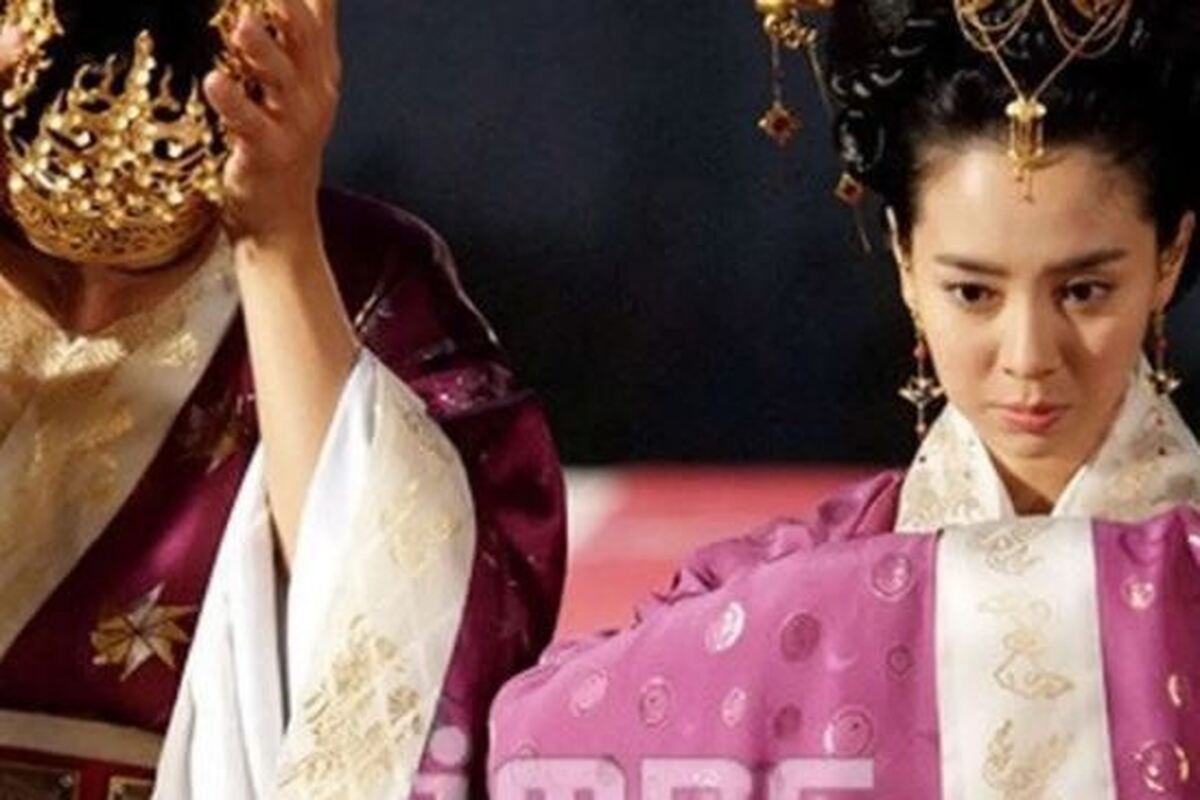 «بانو سویا» با مدل موی کوتاه و متفاوت در کنار «جومونگ» در دنیای واقعی!