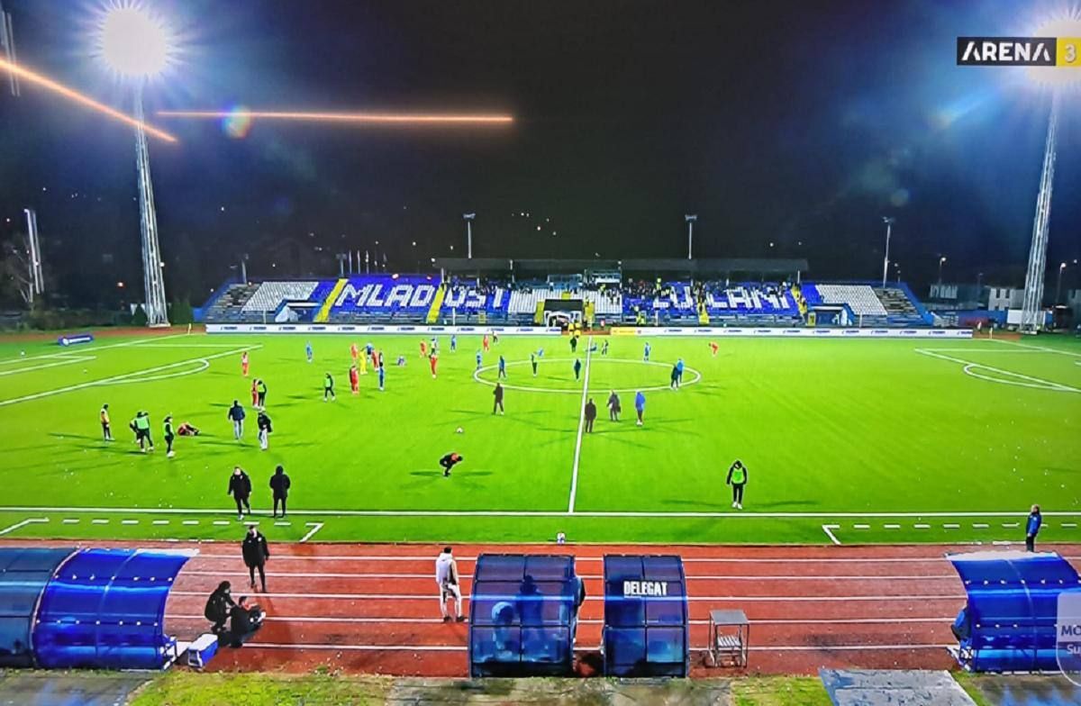 در صربستان، مربی ۴۴ ساله یک تیم سوپرلیگ در حین مسابقه درگذشت در صربستان، مربی ۴۴ ساله یک تیم سوپرلیگ در حین مسابقه درگذشت