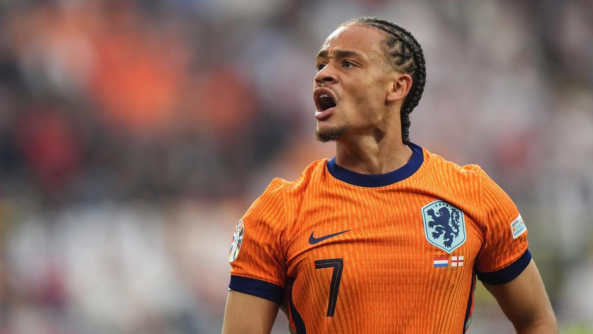 قضیه ژاوی سیمونز چیه؟