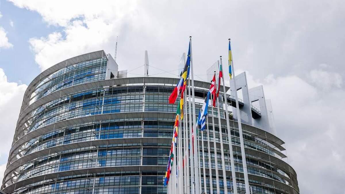 پولیتیکو از طرح‌های اتحادیه اروپا برای شکایت از سه کشور عضو این اتحادیه به دلیل اوکراین مطلع شده است.