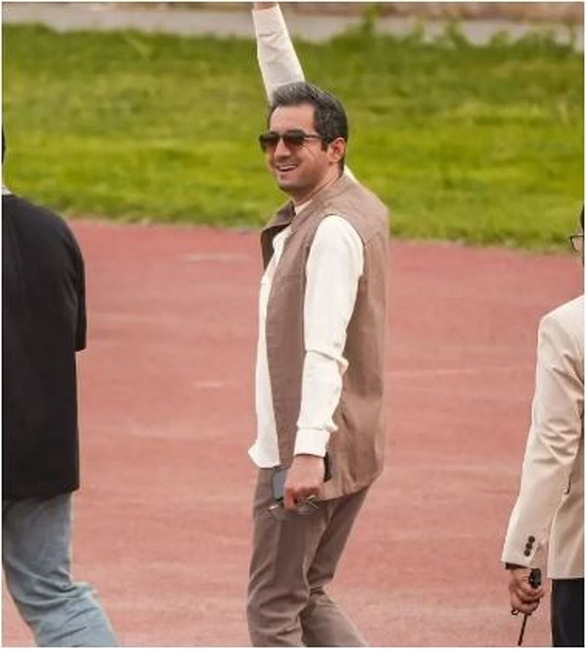 نجم‌الدین شریعتی در حال سوار شدن و نشستن پشت فرمان جنگنده+عکس