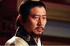 چهرۀ «امپراتور گوموآ» در ۶۲ سالگی/چقدر شکسته شد! +عکس