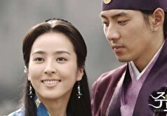 عکس یهویی از سوسانو با لباس سنتی در حال امضا دادن به طرفداران!