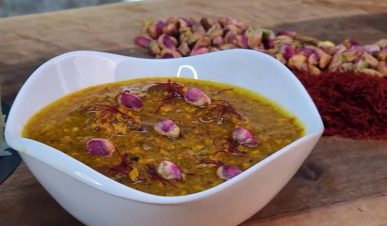 خورشت پسته با برنج زعفرانی؛ غذای اعیانی نشینها خورشت پسته با برنج زعفرانی؛ غذای اعیانی نشینها
