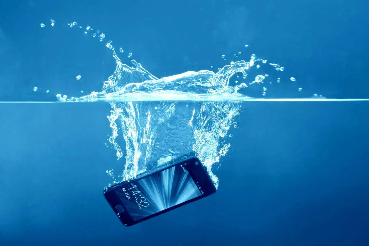 کدام گوشی‌ها در برابر آب مقاوم‌ترند؟