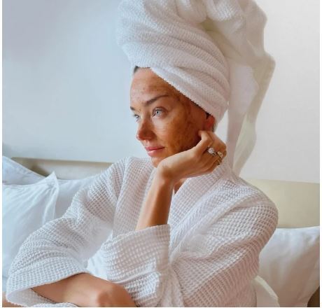 میراندا کِر، مدل شناختهشده استرالیایی روتین پوستی خود را لو داد! میراندا کِر، مدل شناختهشده استرالیایی روتین پوستی خود را لو داد!