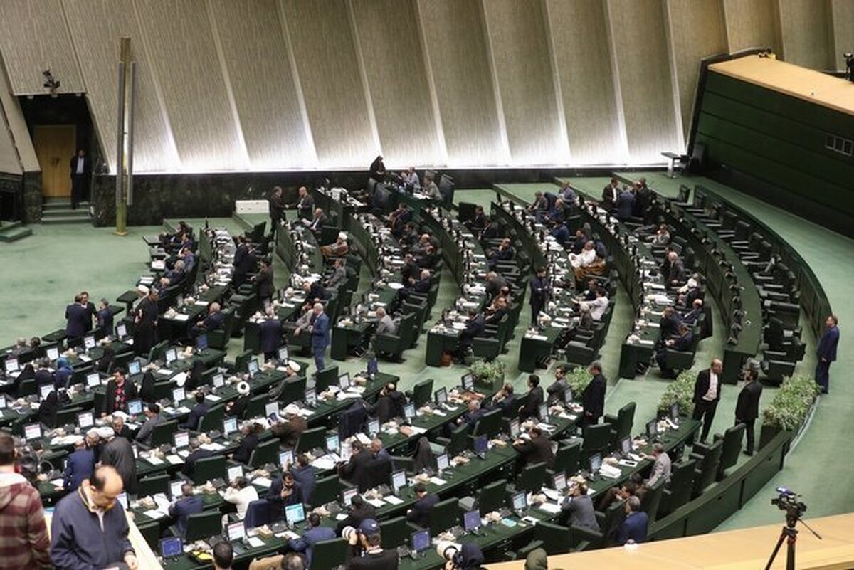 تذکرات نمایندگان؛ از حمله ثابتی به بابک زنجانی و دولت روحانی تا زمزمه‌های بنزینی